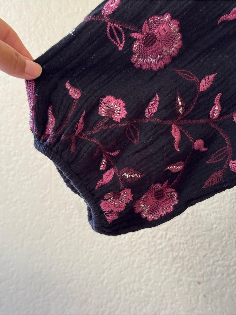Chico's Black Knit Top with Floral Embroidered Balloon Sleeves Size Medium - Picture 5 of 11